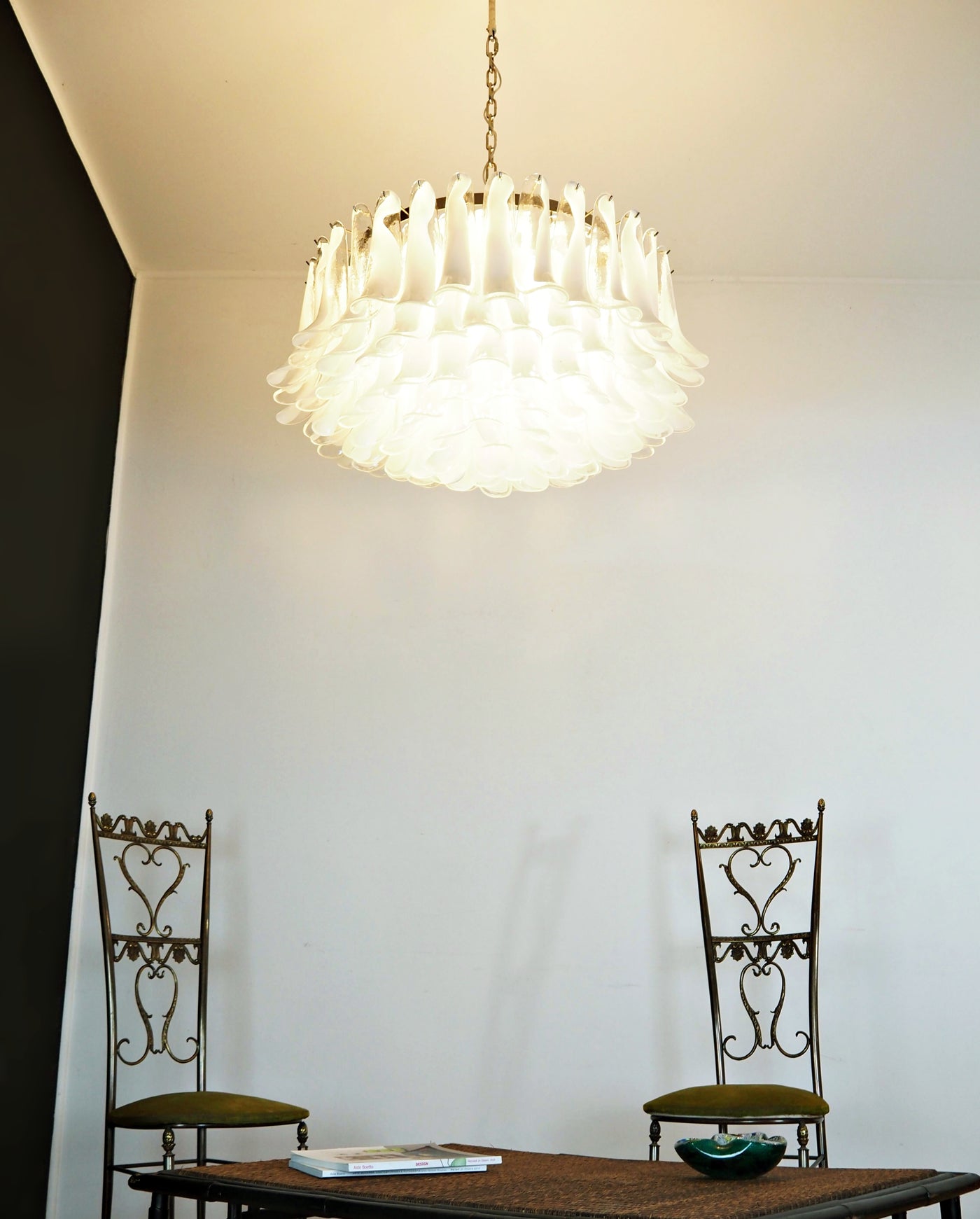 Modern Petals White Murano Chandelier material and finish detail