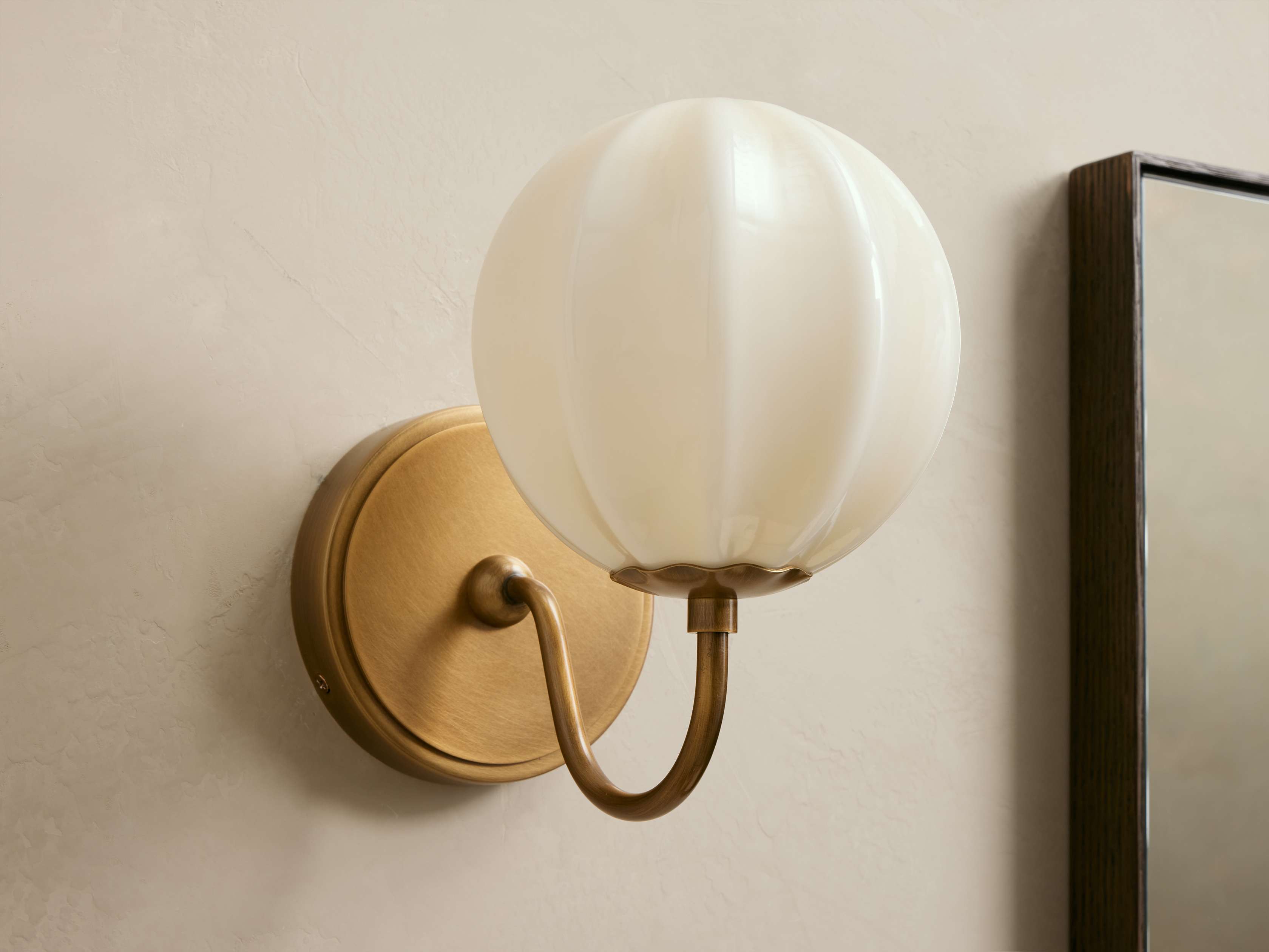 Agnes Gooseneck Sconce detail view