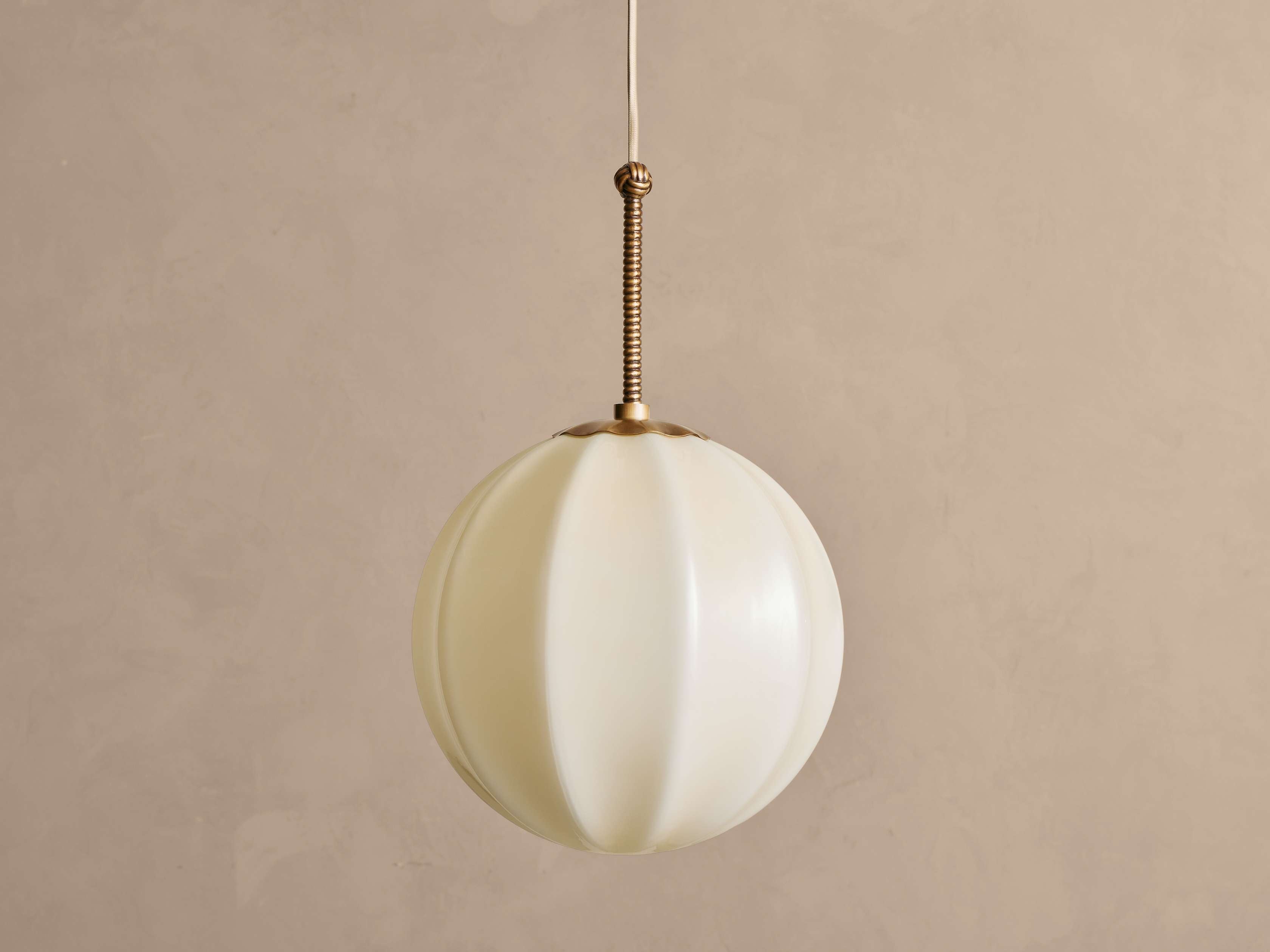 Agnes Pendant detail view
