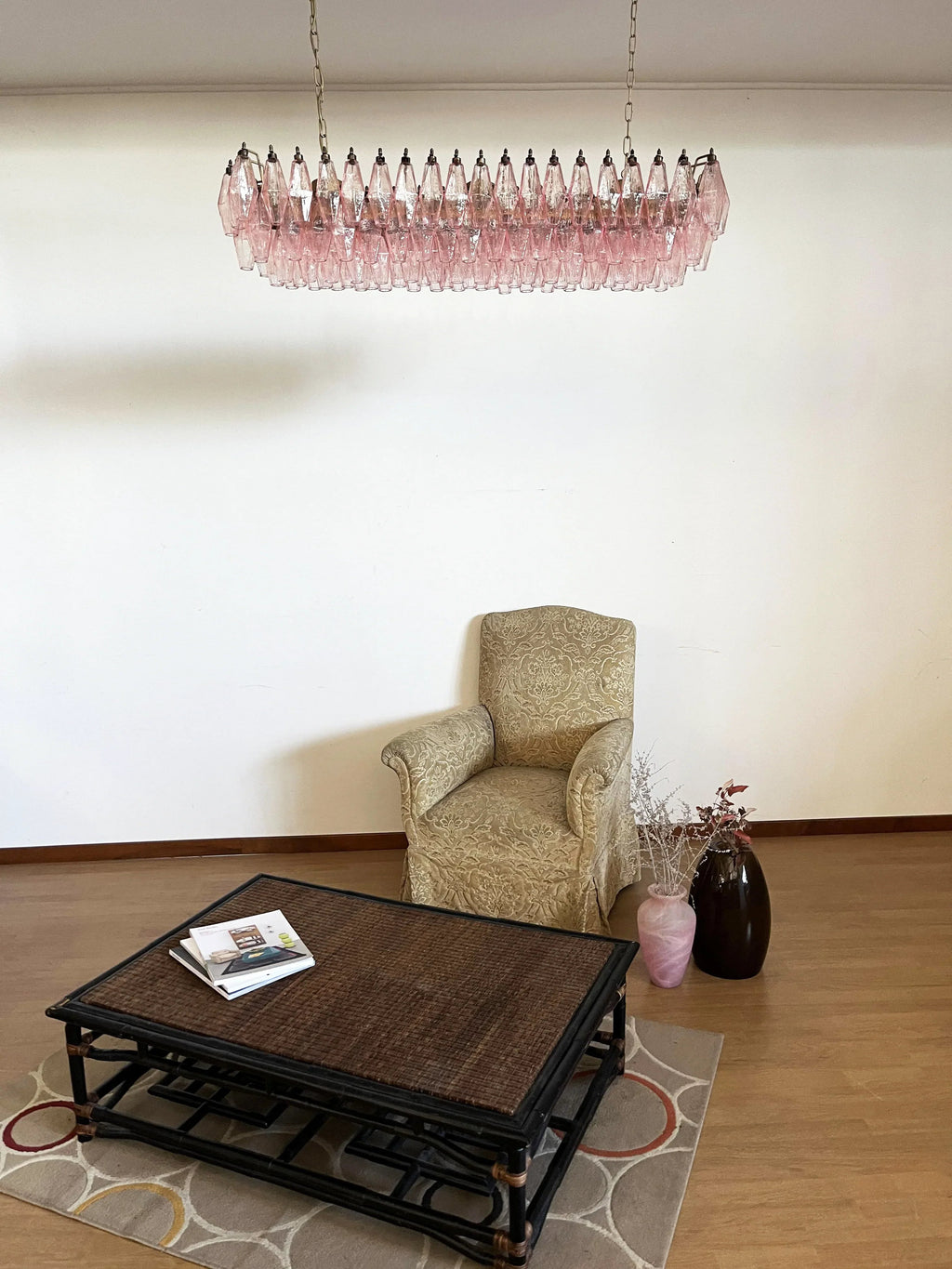 Elegant Pink Murano Poliedri Chandelier material and finish detail